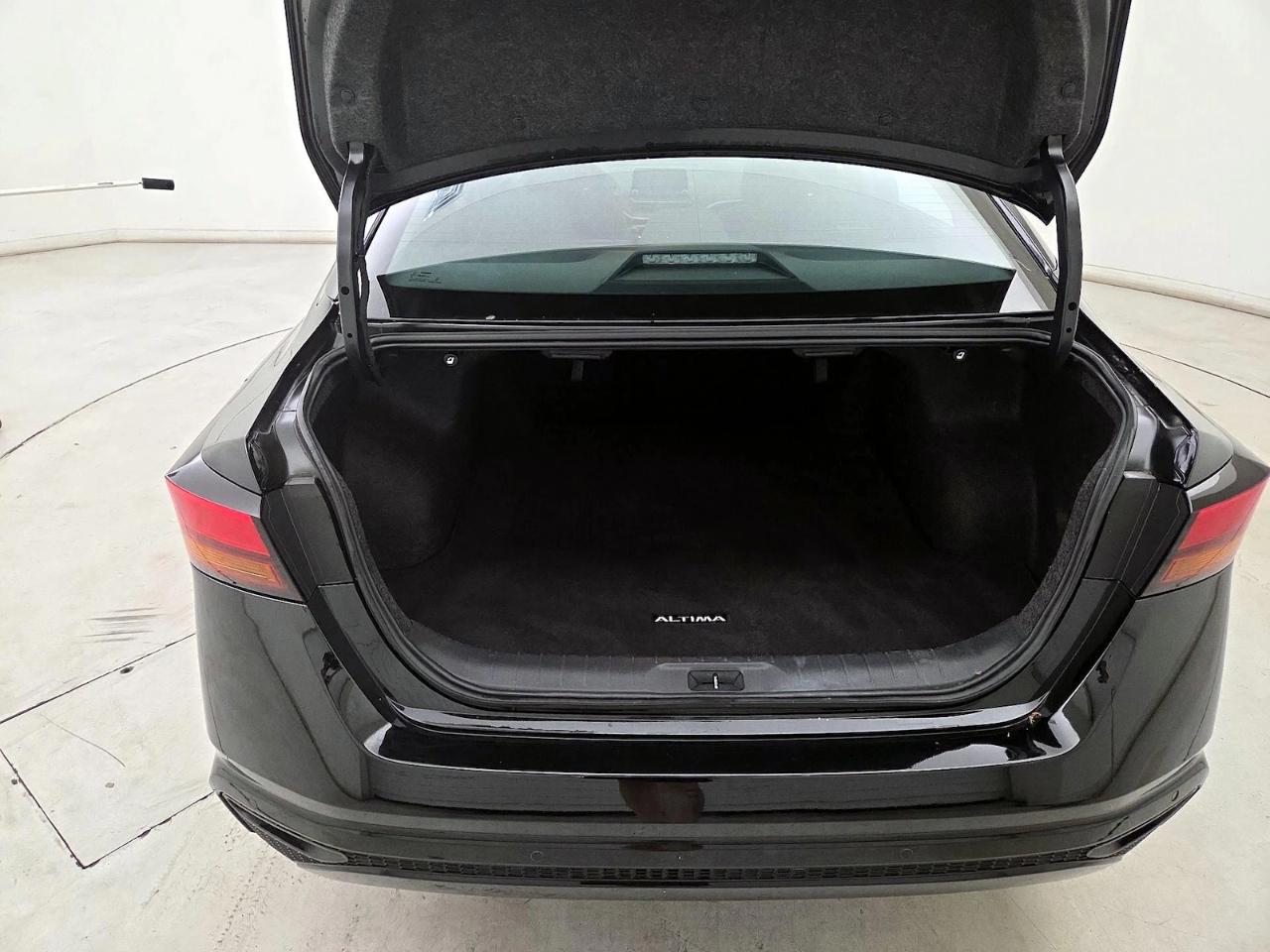2025 Nissan Altima SV - Photo 24