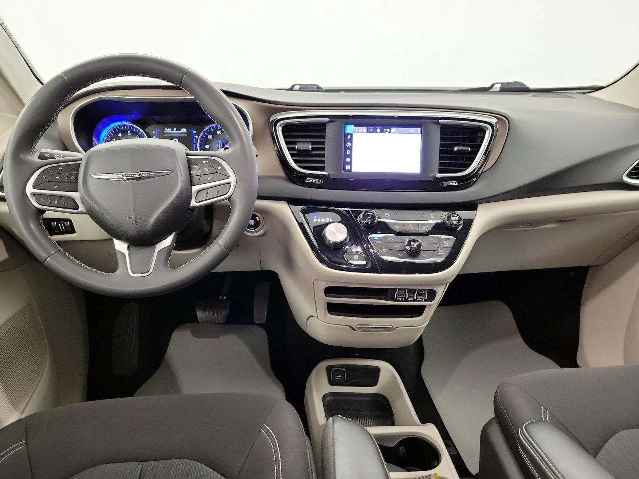 Chrysler Voyager LX FWD 2023