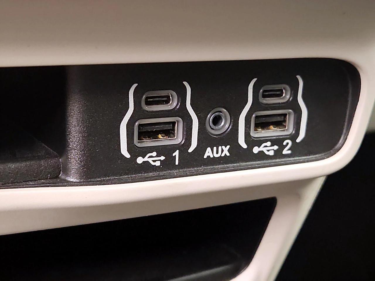 Chrysler Voyager LX FWD 2023
