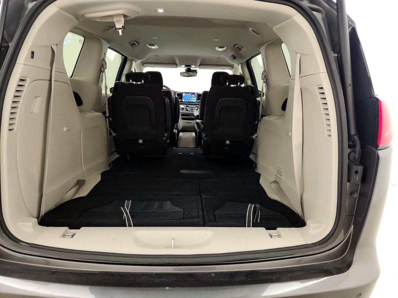 Chrysler Voyager LX FWD 2023