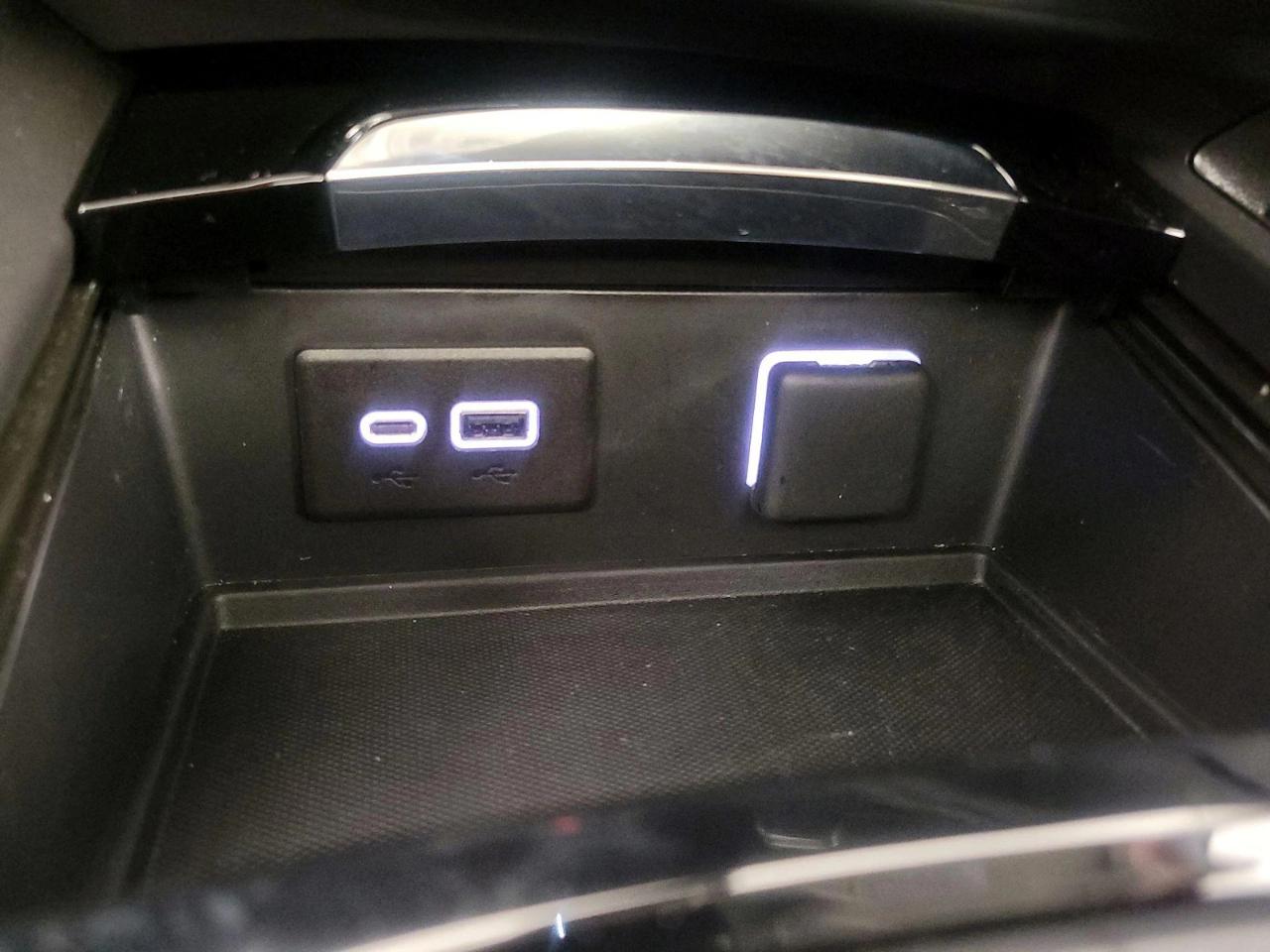 Buick Envision FWD 4dr Essence 2023