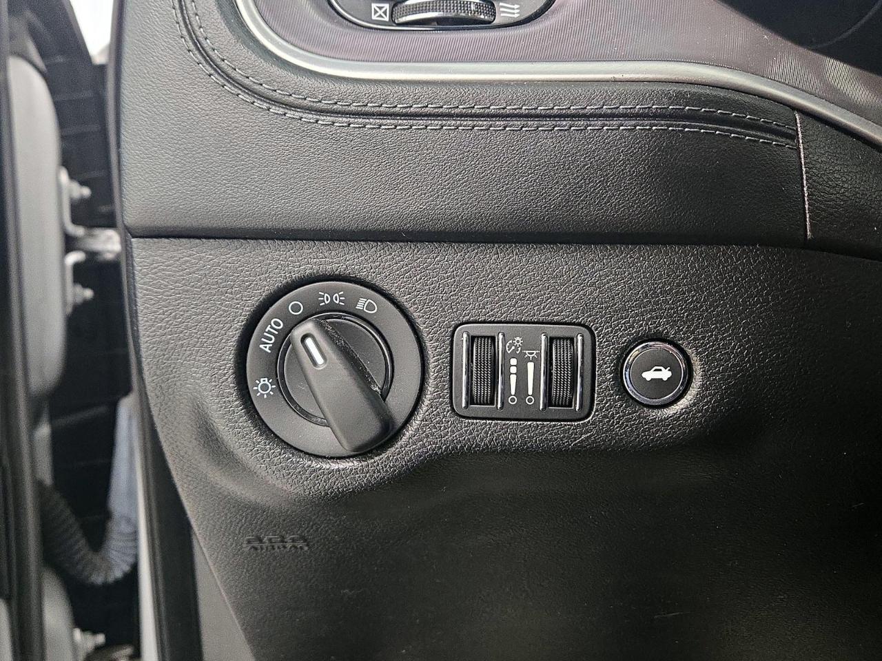 Dodge Charger SXT RWD 2022