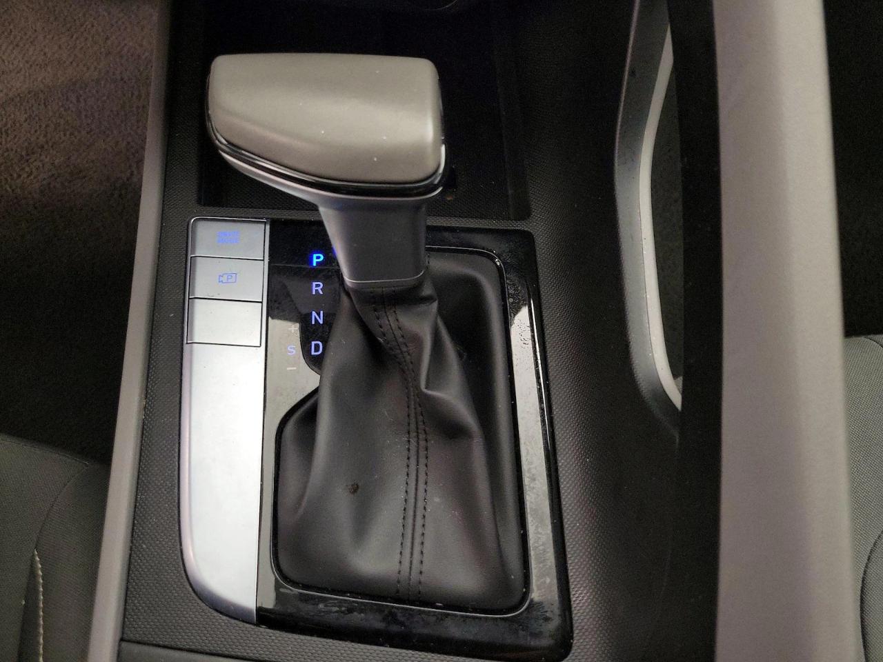 Hyundai Elantra SEL Convenience IVT 2025