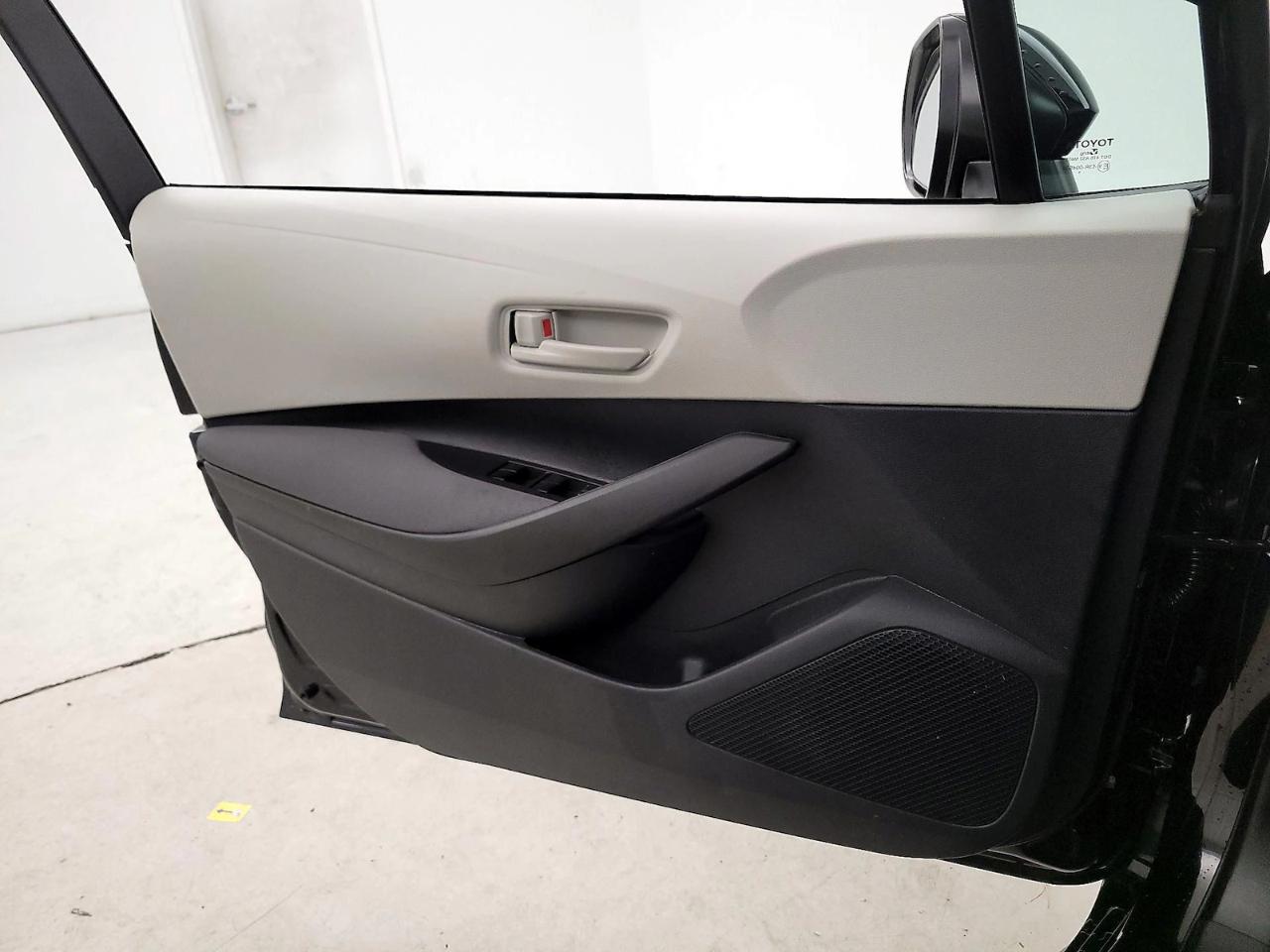 Toyota Corolla LE CVT (Natl) 2025