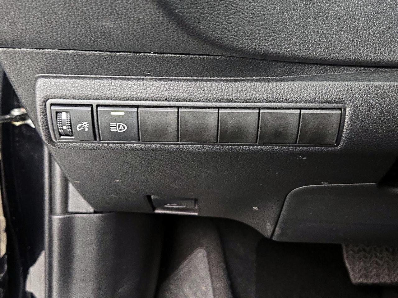 Toyota Corolla LE CVT (Natl) 2025