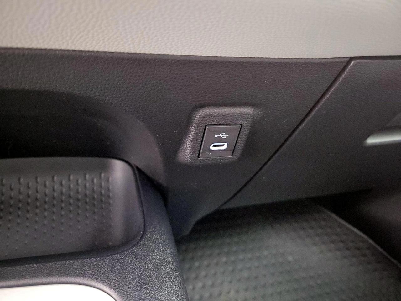 Toyota Corolla LE CVT (Natl) 2025