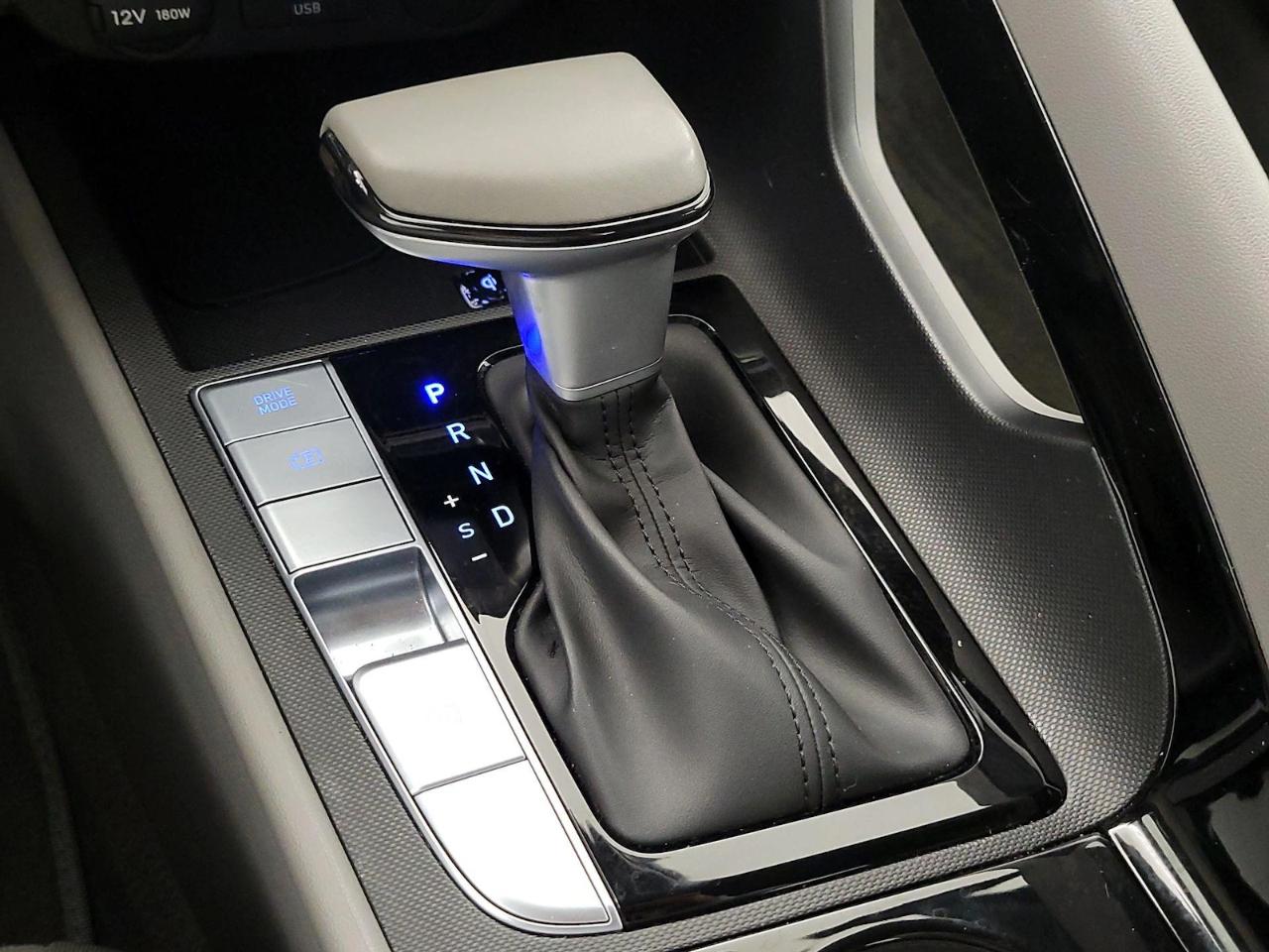 Hyundai Elantra SEL Convenience IVT 2025