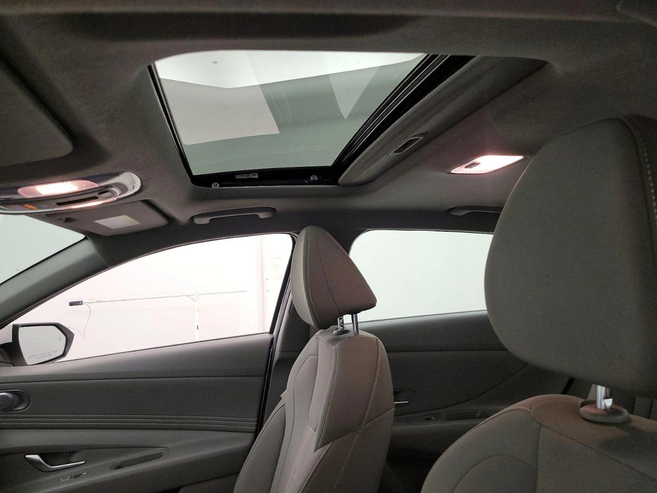 Hyundai Elantra SEL Convenience IVT 2025