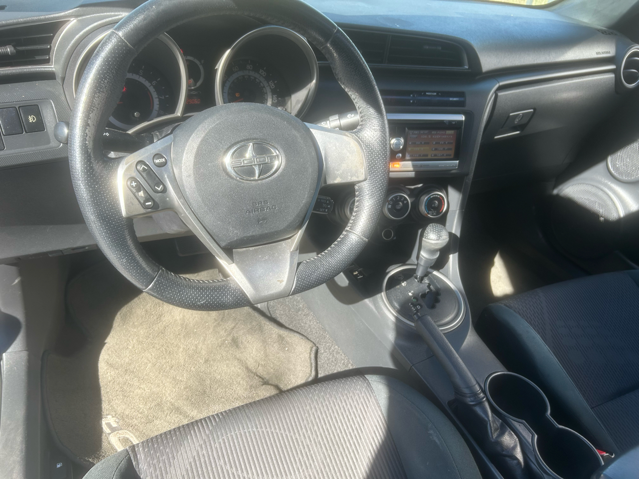 Scion tC Sports Coupe 6-Spd AT 2011