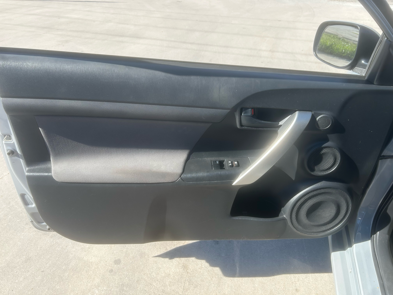 Scion tC Sports Coupe 6-Spd AT 2011