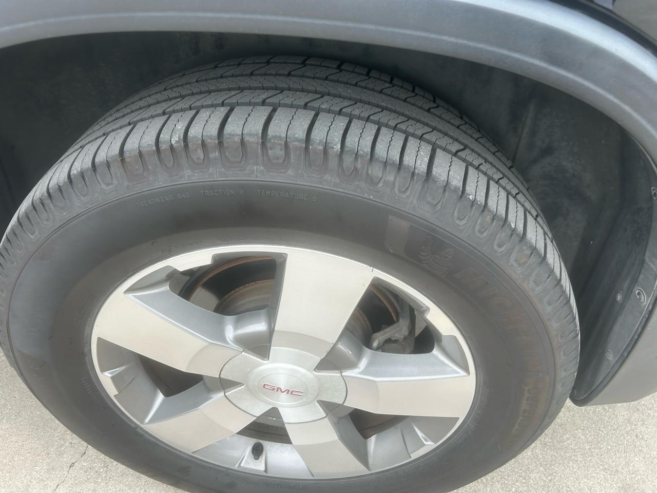 GMC Acadia SLT-2 FWD 2011