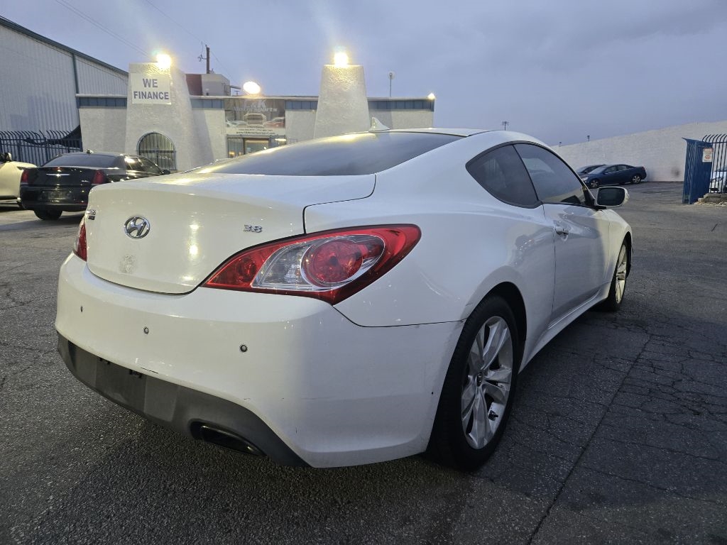 Hyundai Genesis Coupe 3.8 R-Spec Manual 2012