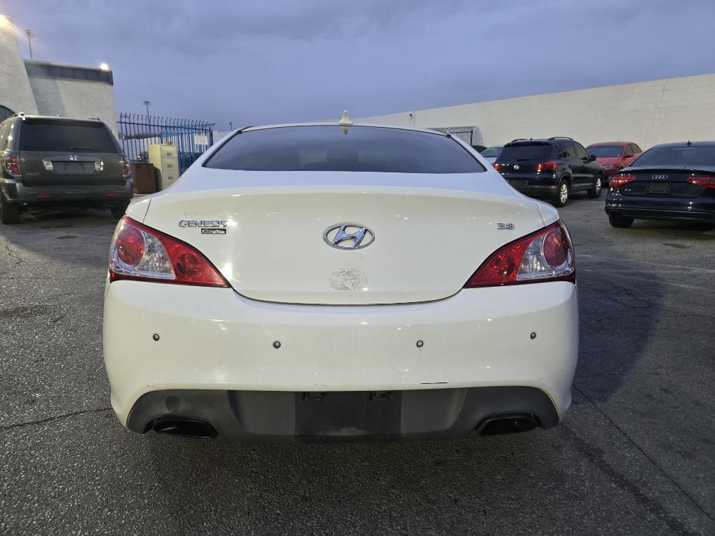 Hyundai Genesis Coupe 3.8 R-Spec Manual 2012