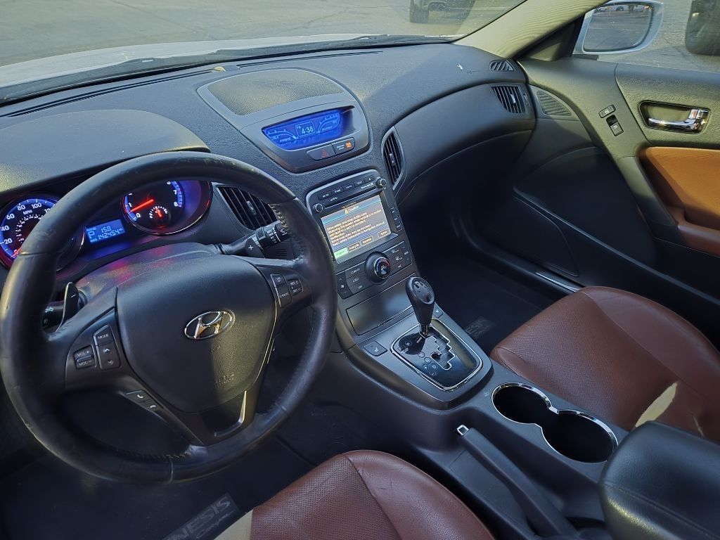 Hyundai Genesis Coupe 3.8 R-Spec Manual 2012