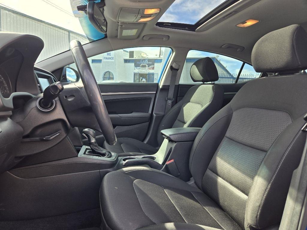 Hyundai Elantra Value Edition 6A 2017