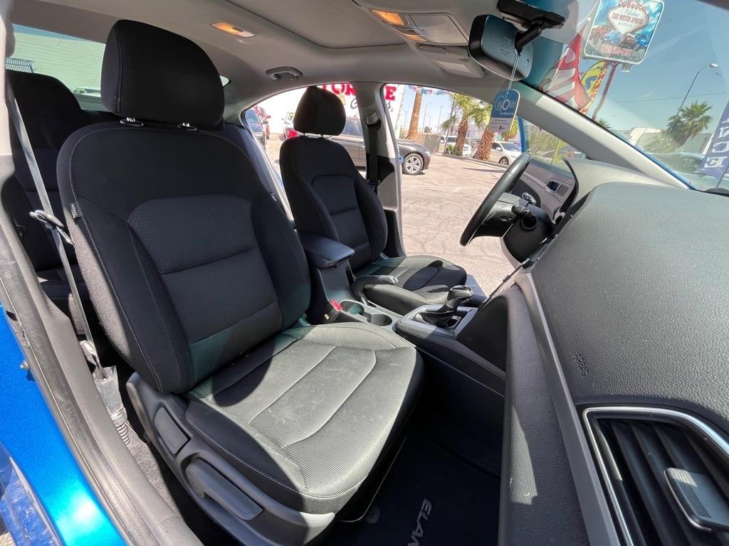 Hyundai Elantra Value Edition 6A 2017