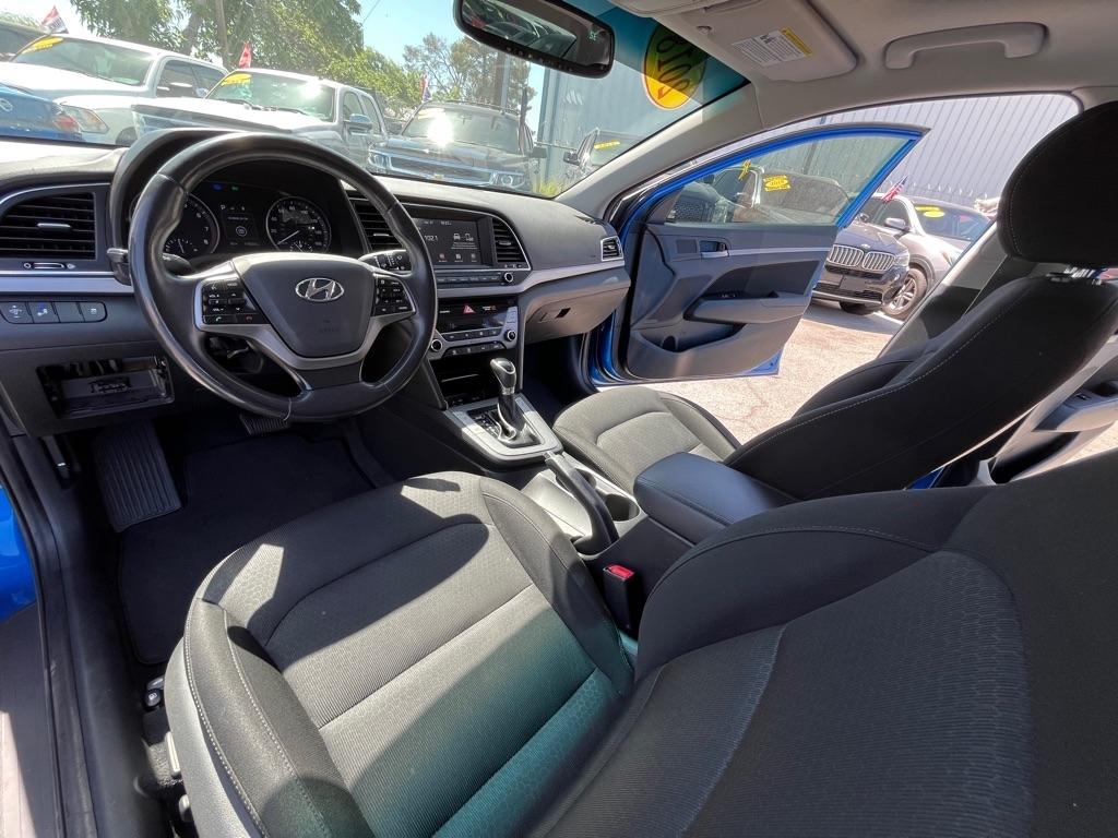Hyundai Elantra Value Edition 6A 2017