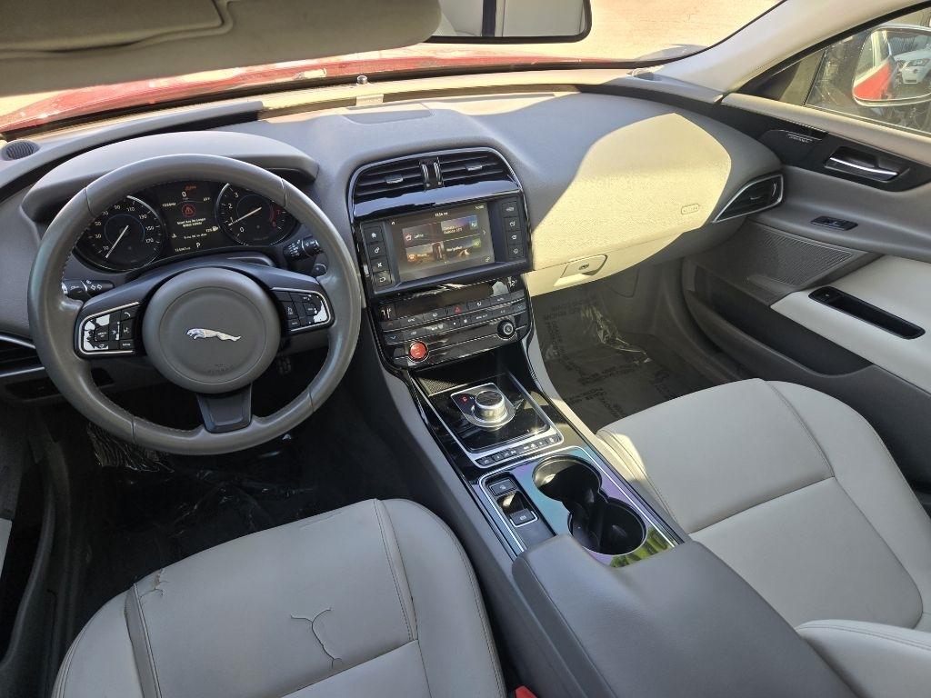 Jaguar XE 25t Premium 2017