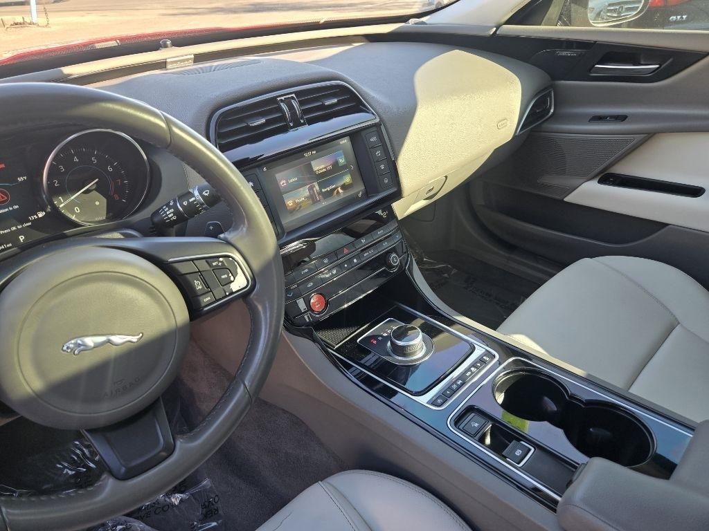 Jaguar XE 25t Premium 2017