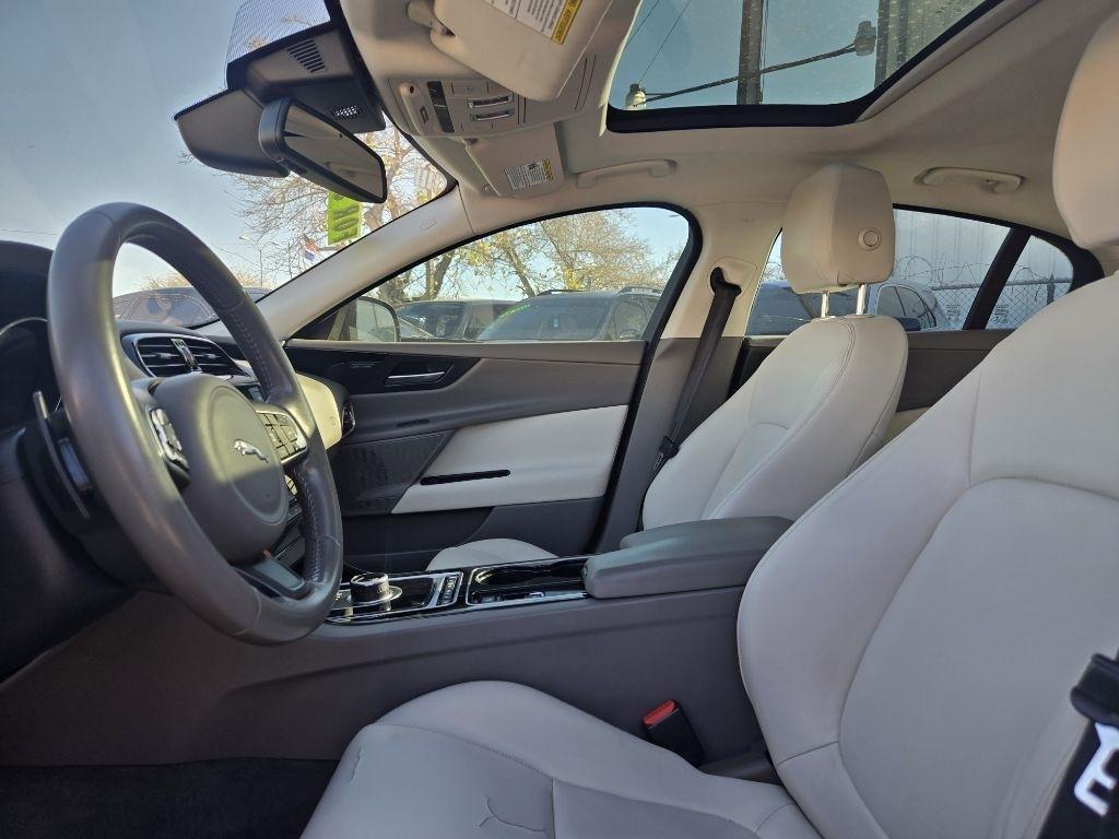Jaguar XE 25t Premium 2017