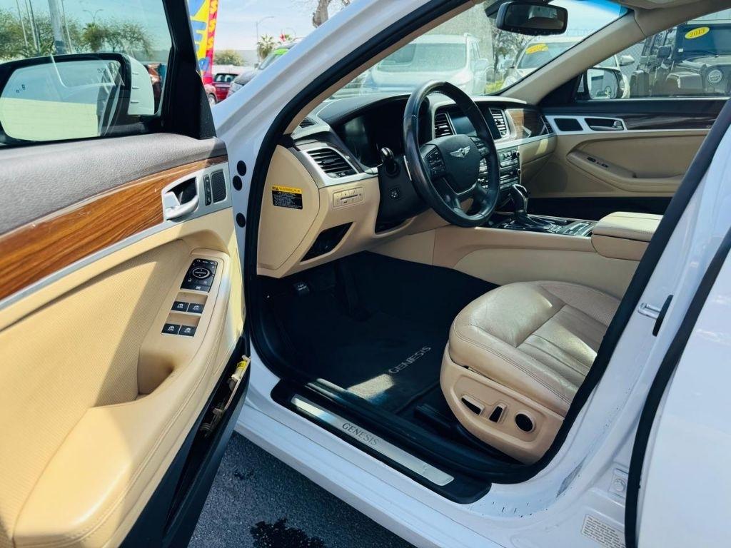 Hyundai Genesis 3.8L 2015