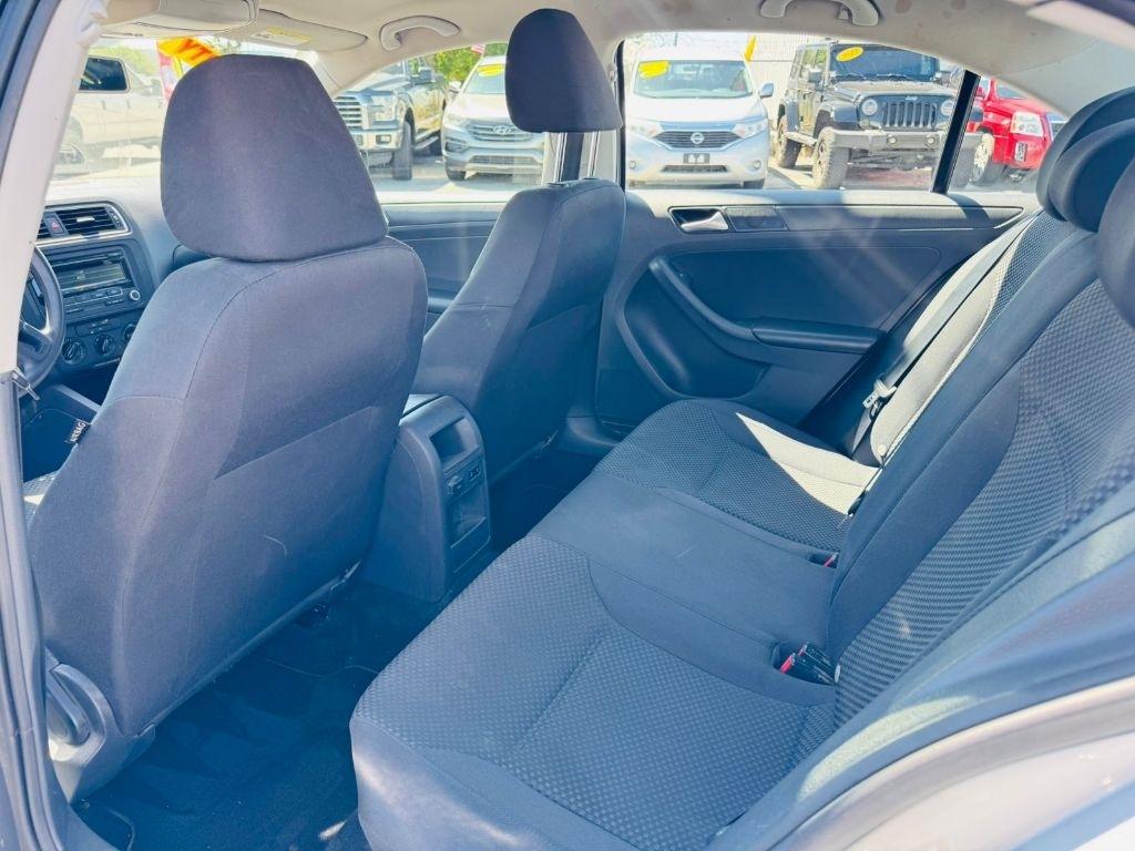 Volkswagen Jetta S 2014