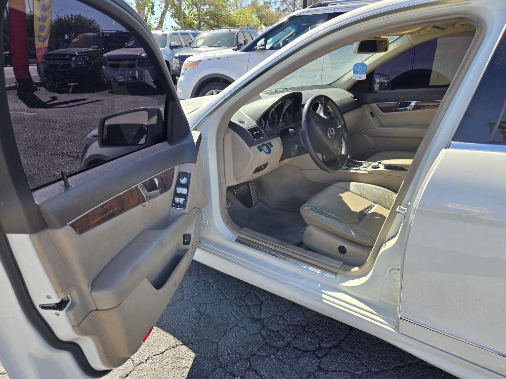 Mercedes-Benz C-Class C300 Luxury Sedan 2011