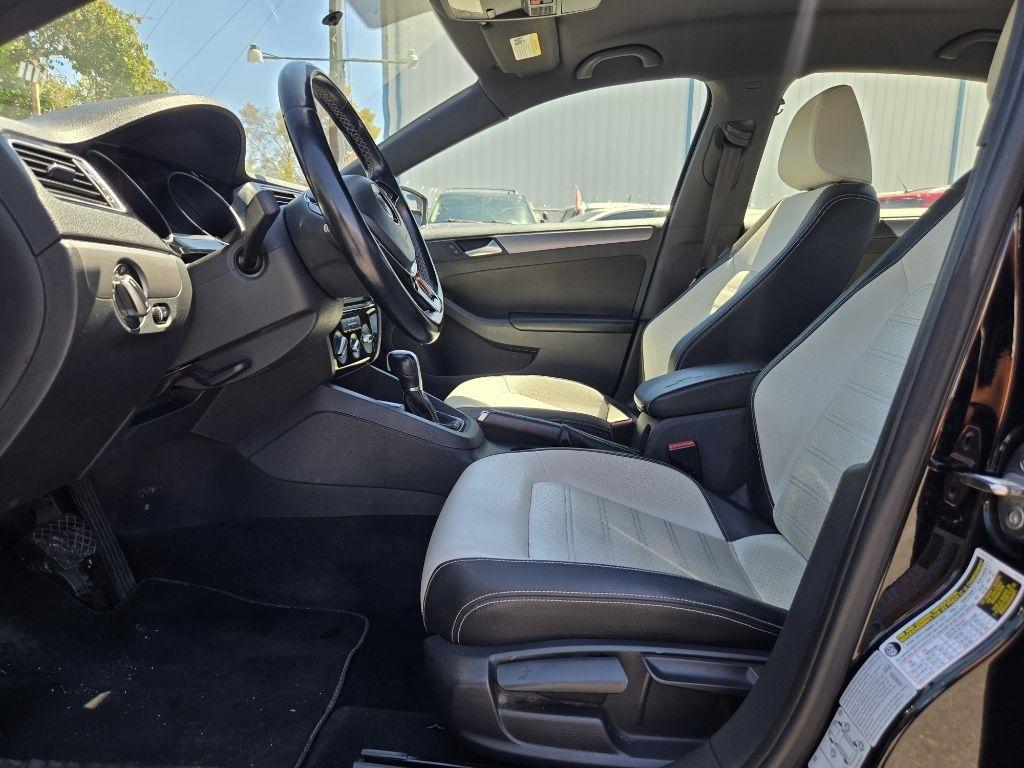Volkswagen Jetta SE 6A 2016