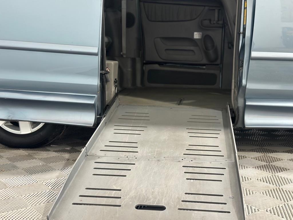 Toyota Sienna XLE FWD 2010