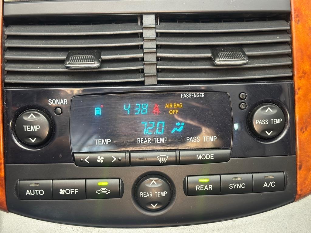 Toyota Sienna XLE FWD 2010