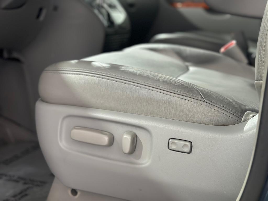 Toyota Sienna XLE FWD 2010