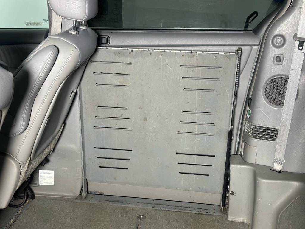 Toyota Sienna XLE FWD 2010