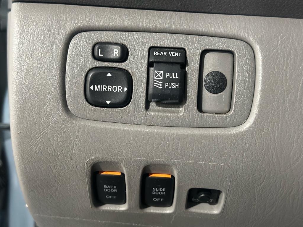 Toyota Sienna XLE FWD 2010