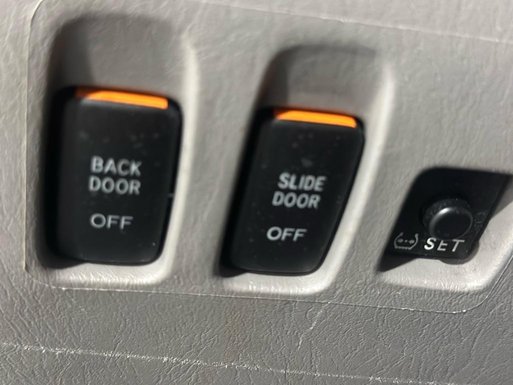 Toyota Sienna XLE FWD 2010