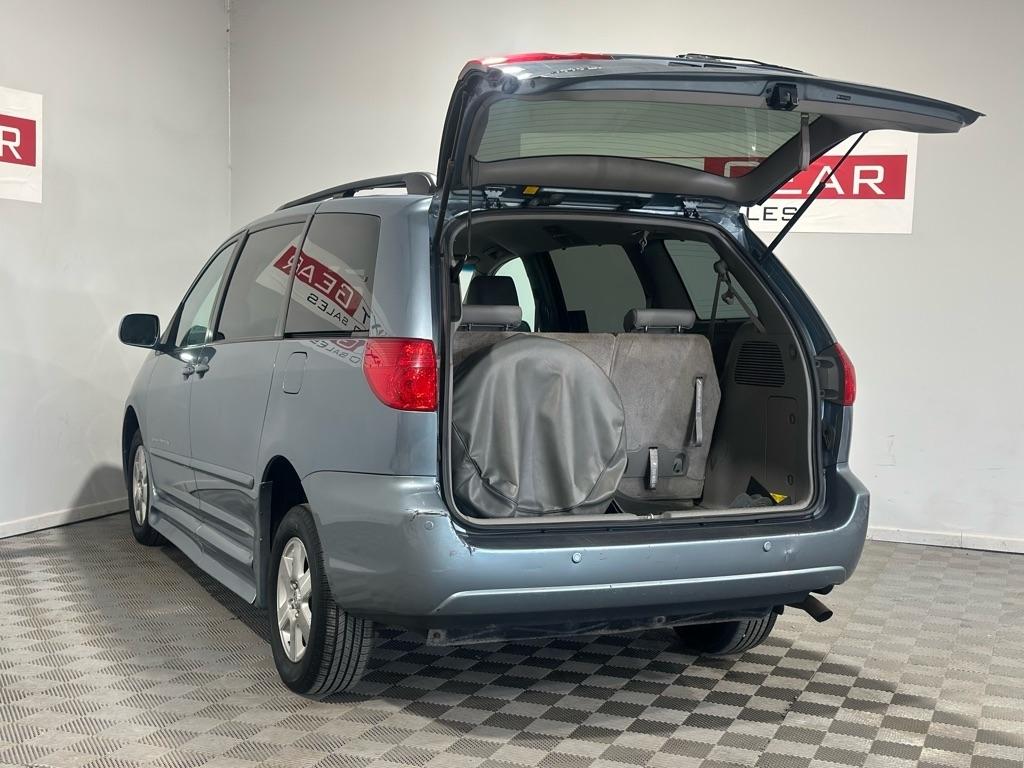 Toyota Sienna XLE FWD 2010