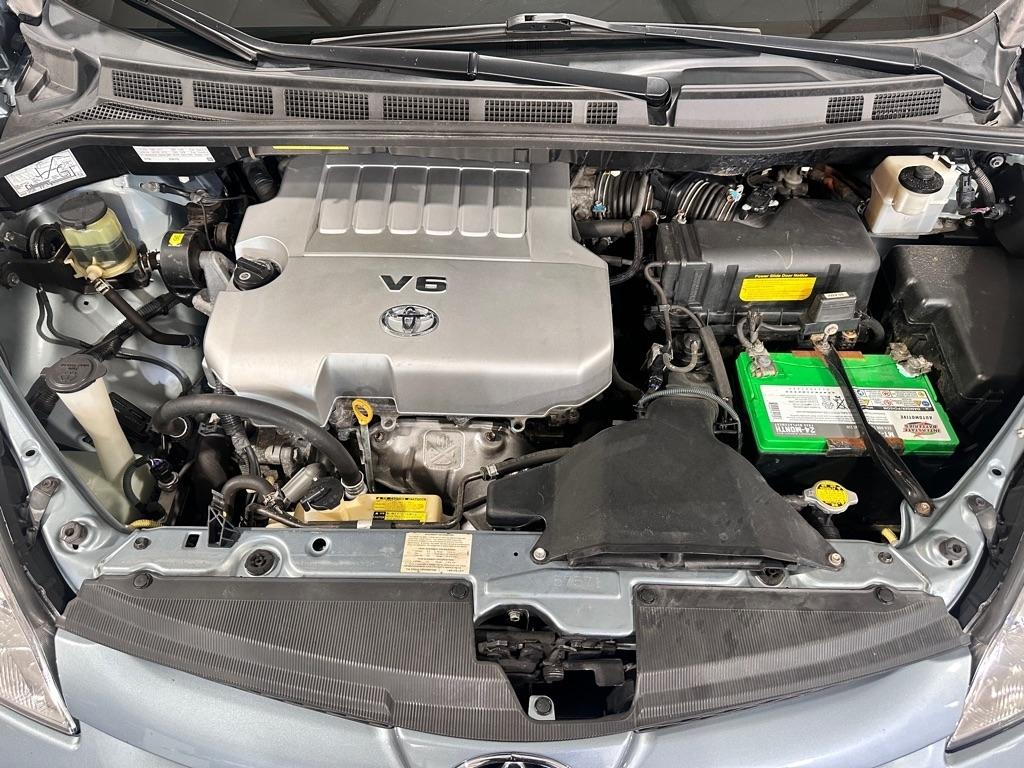 Toyota Sienna XLE FWD 2010