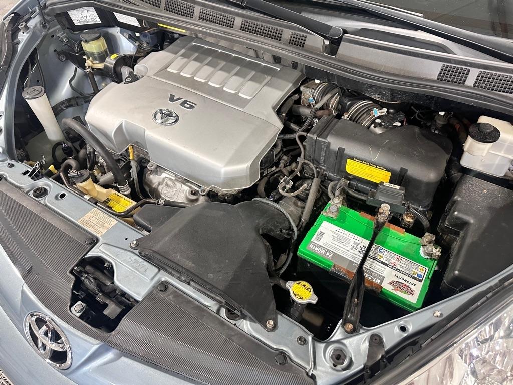 Toyota Sienna XLE FWD 2010