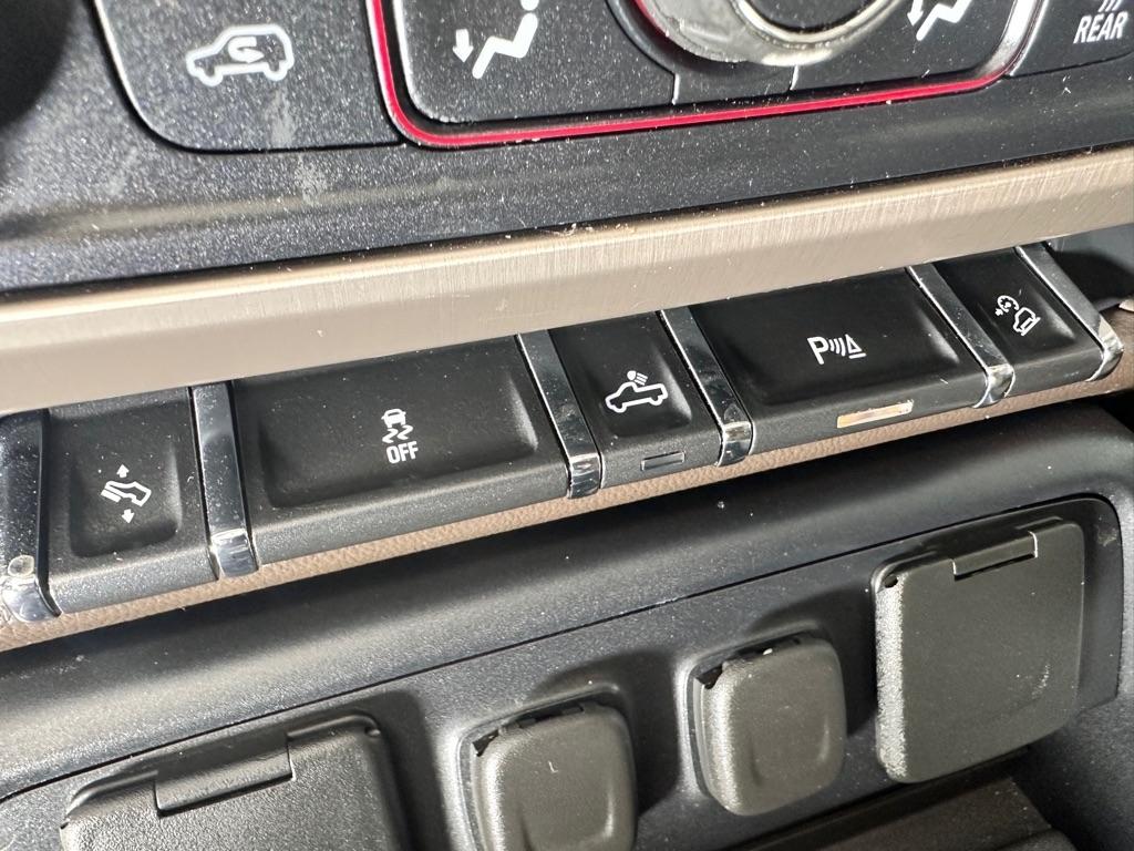 GMC Sierra 1500 Denali Crew Cab Long Box 4WD 2016