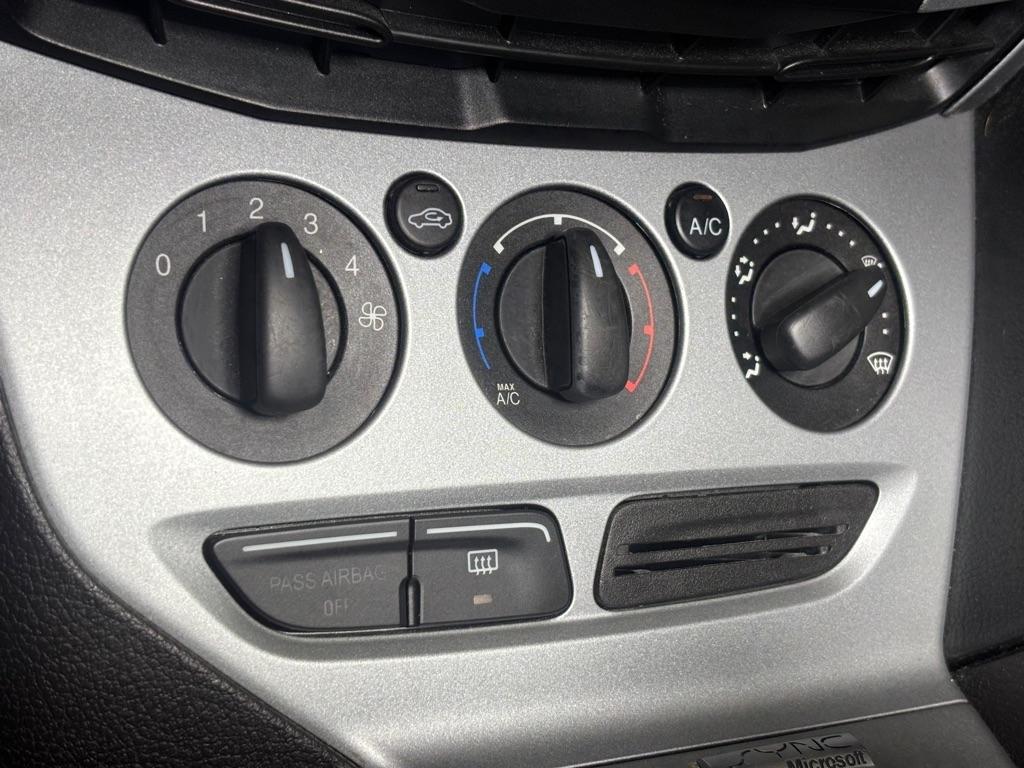 Ford Focus SE Sedan 2012