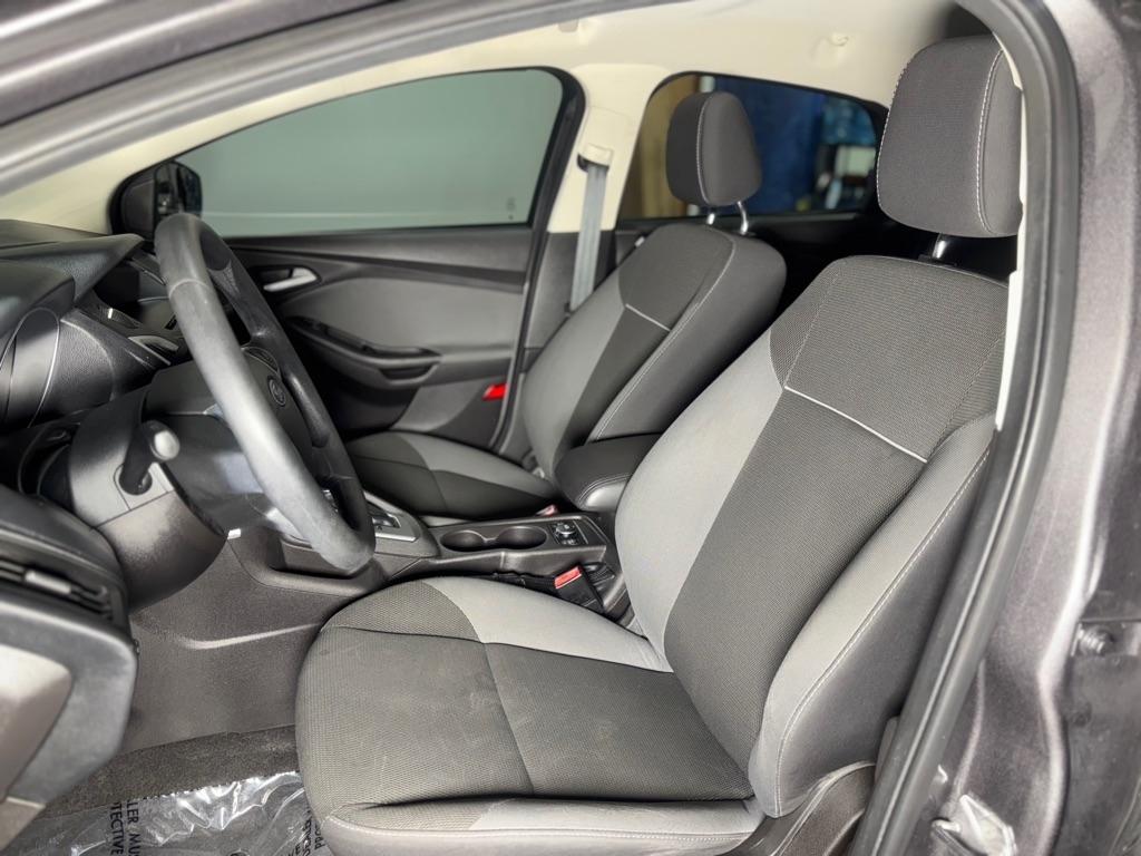 Ford Focus SE Sedan 2012