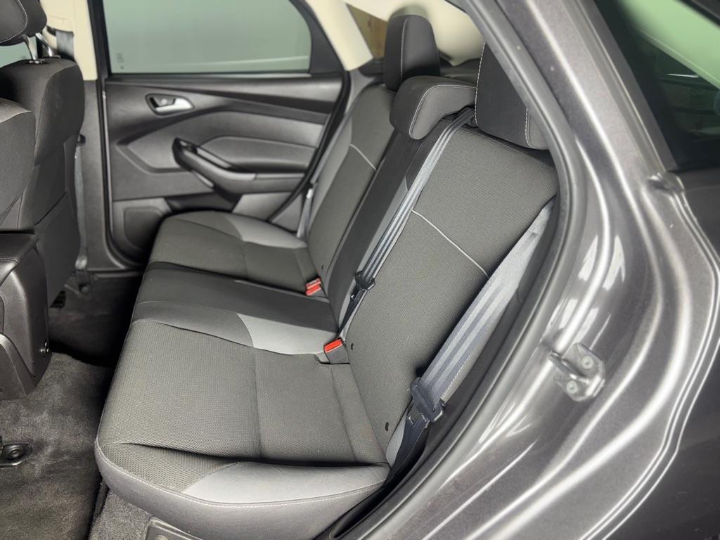 Ford Focus SE Sedan 2012