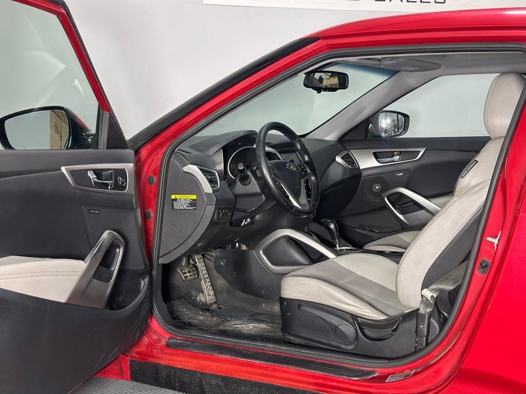 Hyundai Veloster Base 2013