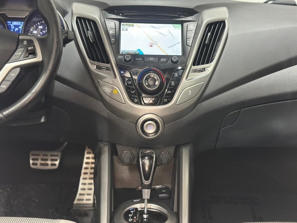 Hyundai Veloster Base 2013