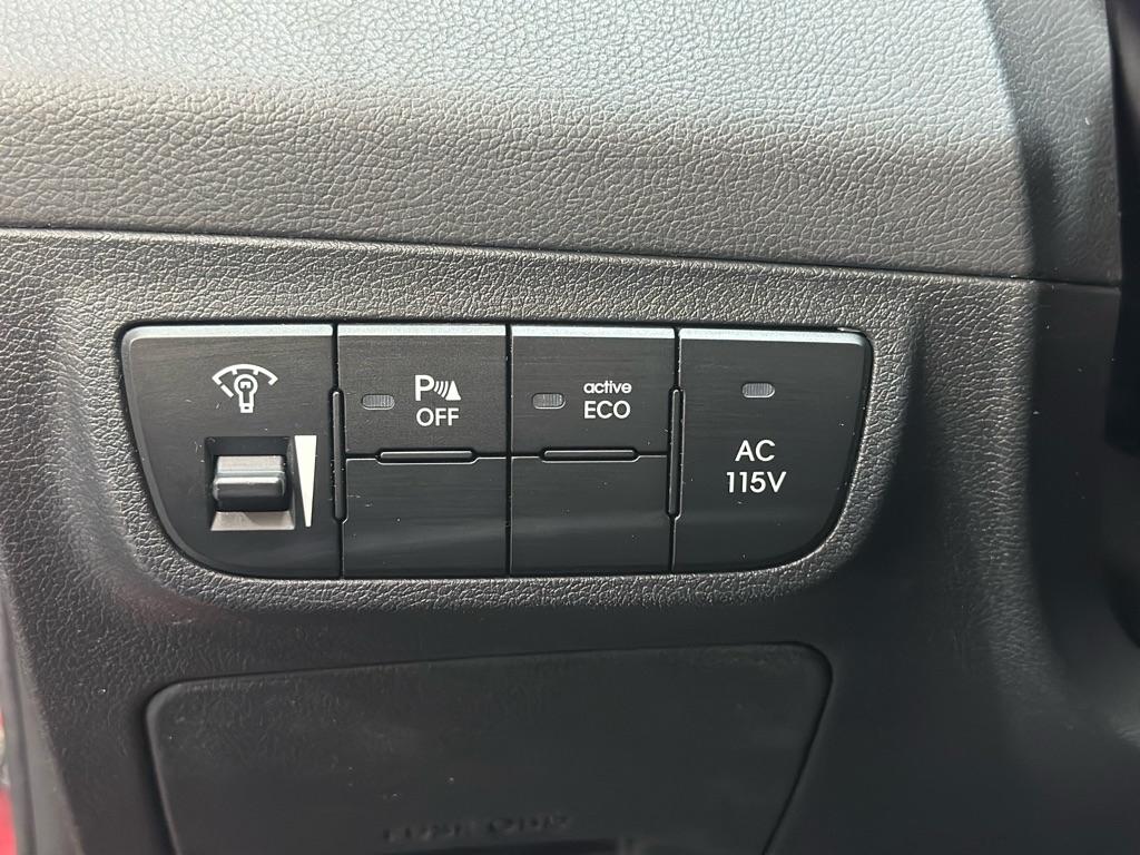 Hyundai Veloster Base 2013