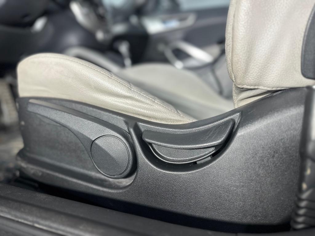 Hyundai Veloster Base 2013