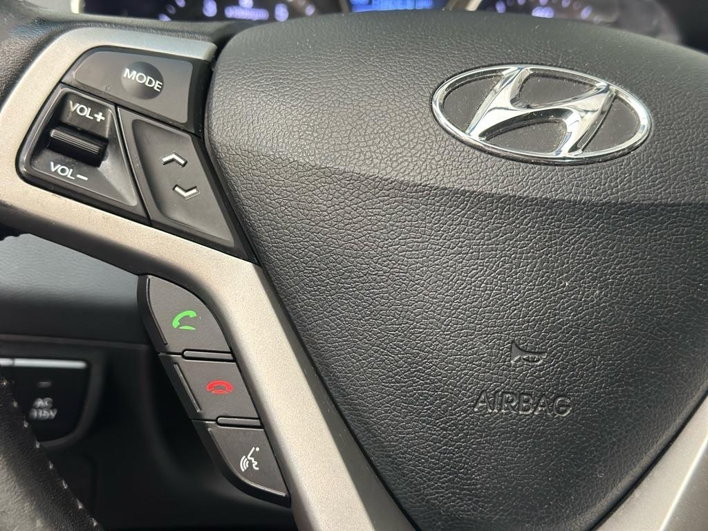 Hyundai Veloster Base 2013