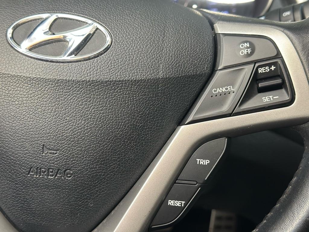 Hyundai Veloster Base 2013