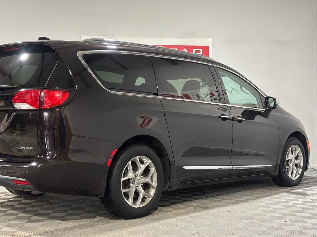 Chrysler Pacifica Limited 2017