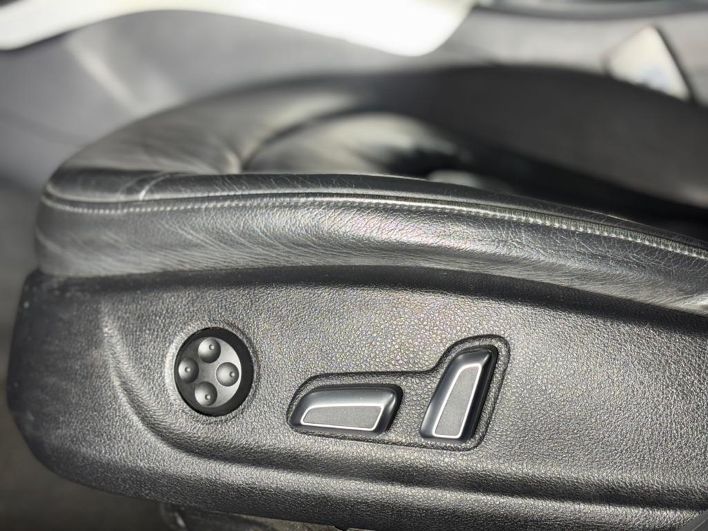 Audi A4 2.0T Premium quattro Sedan AWD 8A 2016