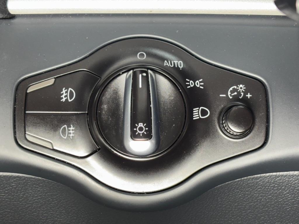 Audi A4 2.0T Premium quattro Sedan AWD 8A 2016